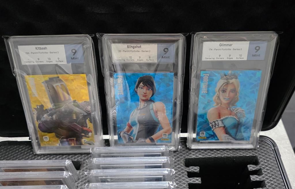 Panini+Fornite+Glimmer+Slingshot+Gebarsten ijs, Hobby en Vrije tijd, Stickers en Plaatjes, Zo goed als nieuw, Meerdere plaatjes