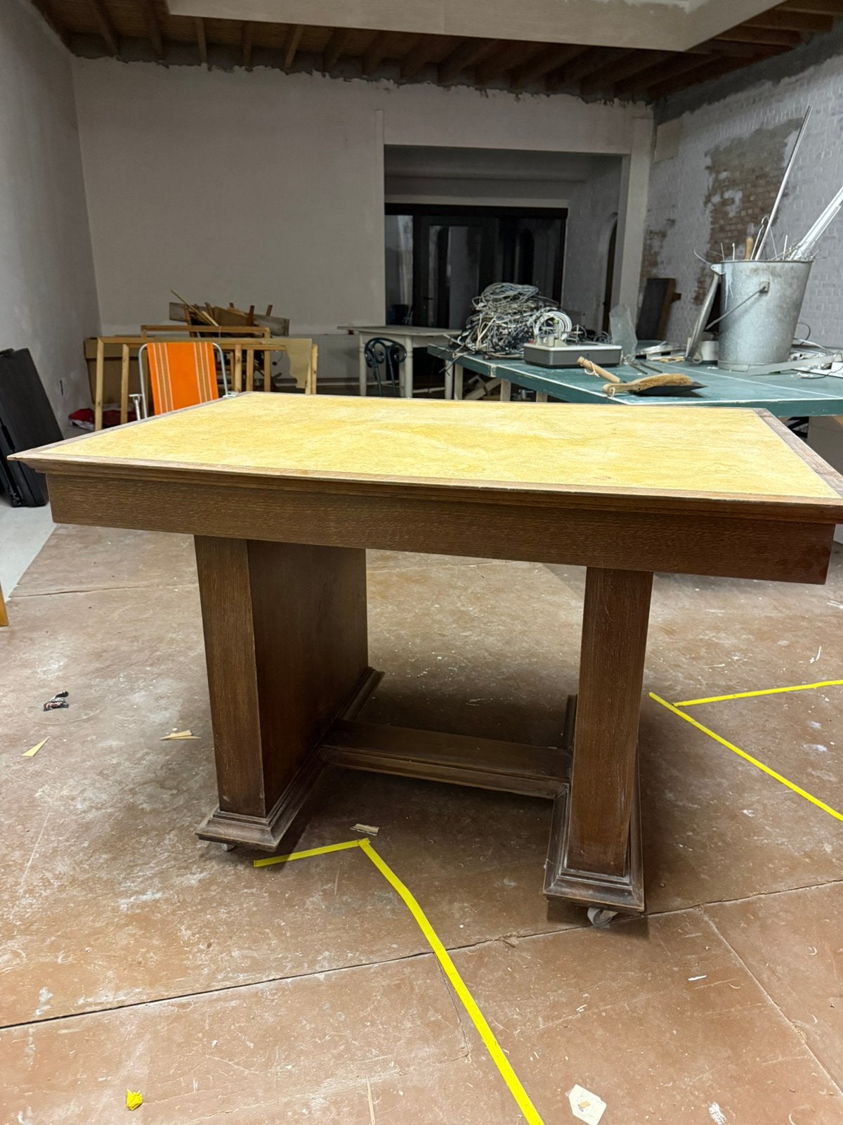 Authentiek houten bureau’tje op wieltjes, Huis en Inrichting, Vintage, Ophalen, Gebruikt, Hout
