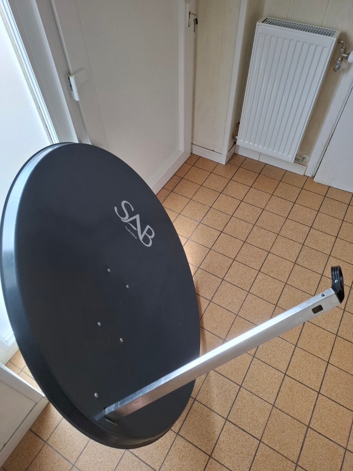 SAB parabolische antenne, diameter 110 centimeter, Ophalen, (Schotel)antenne