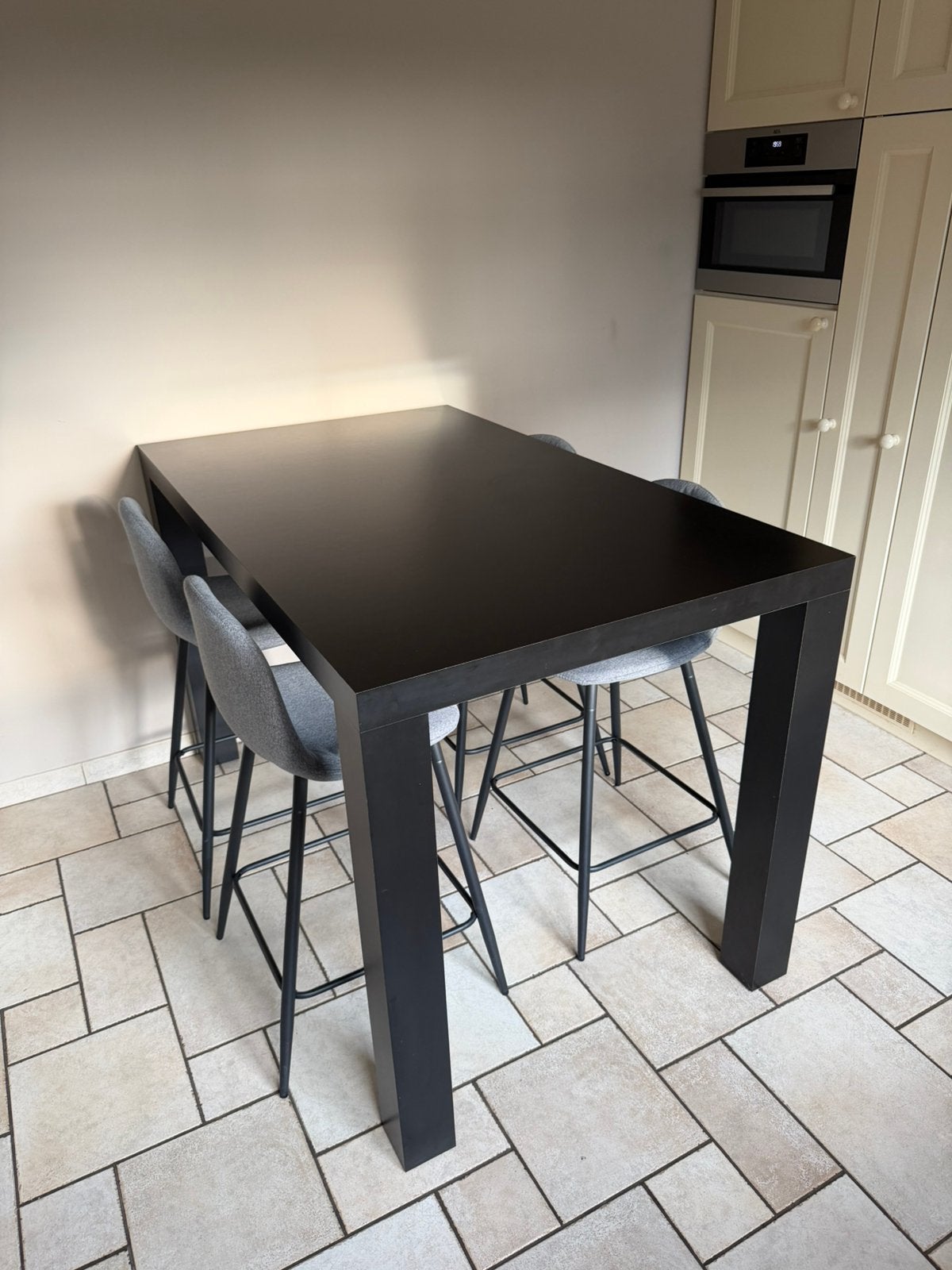 Hoge tafel met krukken, Huis en Inrichting, Tafels | Eettafels, Ophalen, Overige materialen, Gebruikt, 50 tot 100 cm