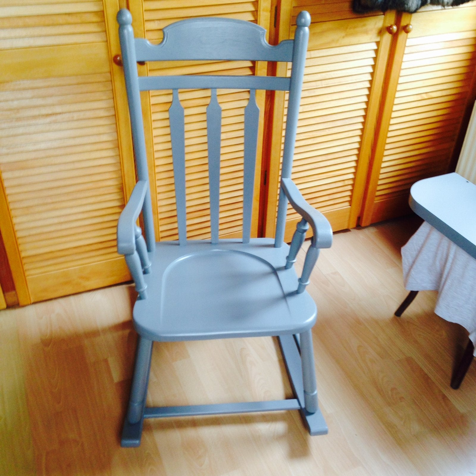 Fauteuil à bascule ancien, Enlèvement
