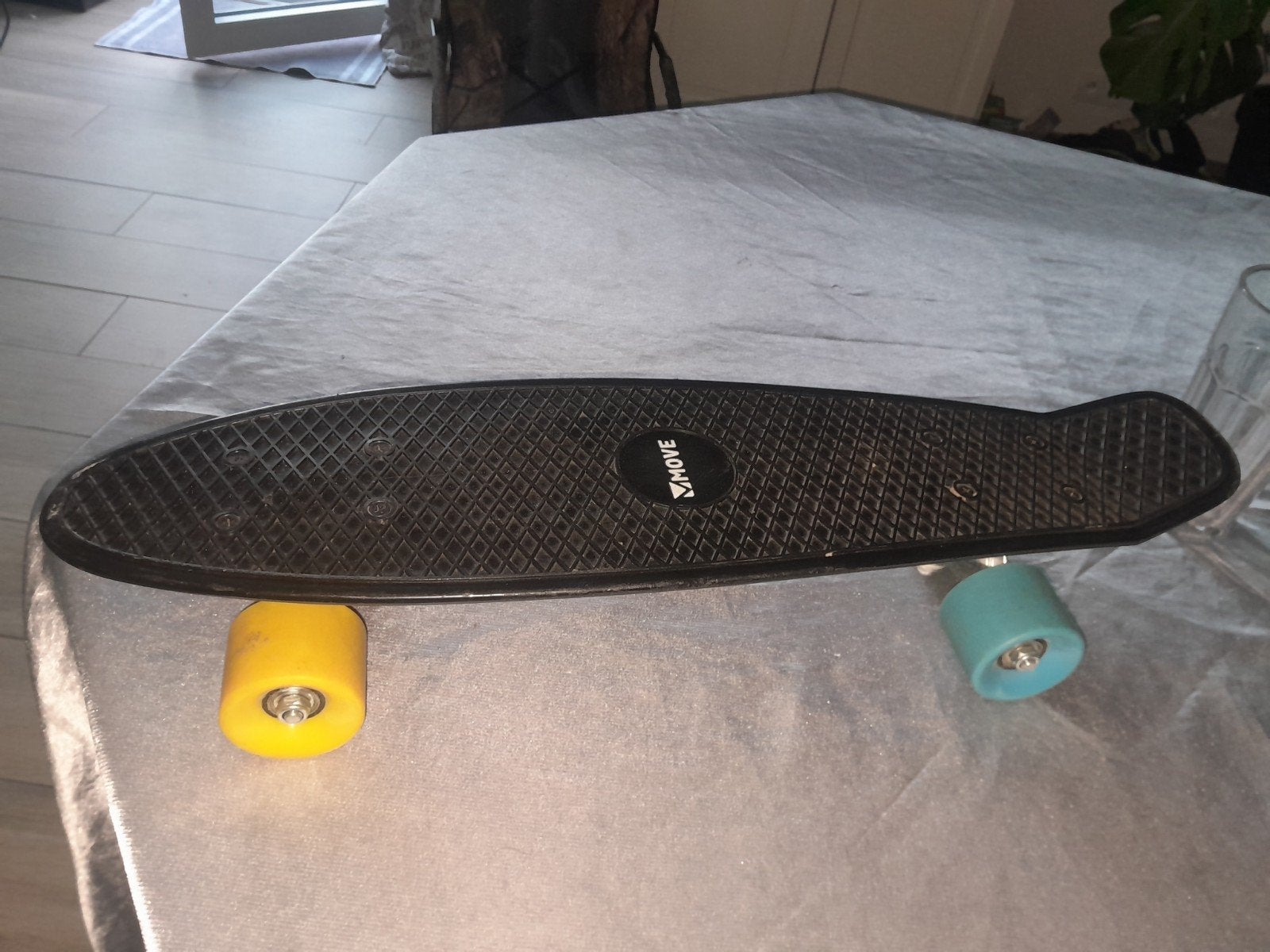 Skate / Penny Board MOVE Noir - Roues Bicolores - Excellent, Enlèvement, Comme neuf, Skateboard, Longboard