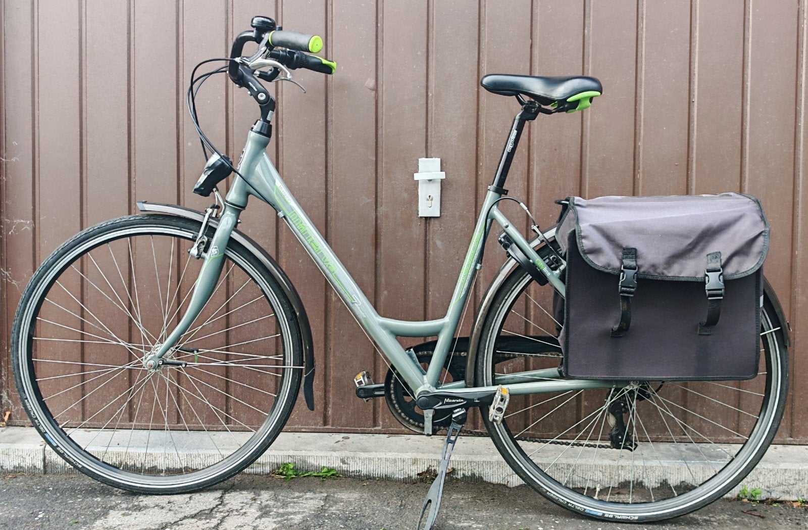 Damesfiets Minerva Memphis, Fietsen en Brommers, 28 inch, 10 tot 15 versnellingen, Velgrem, Zo goed als nieuw