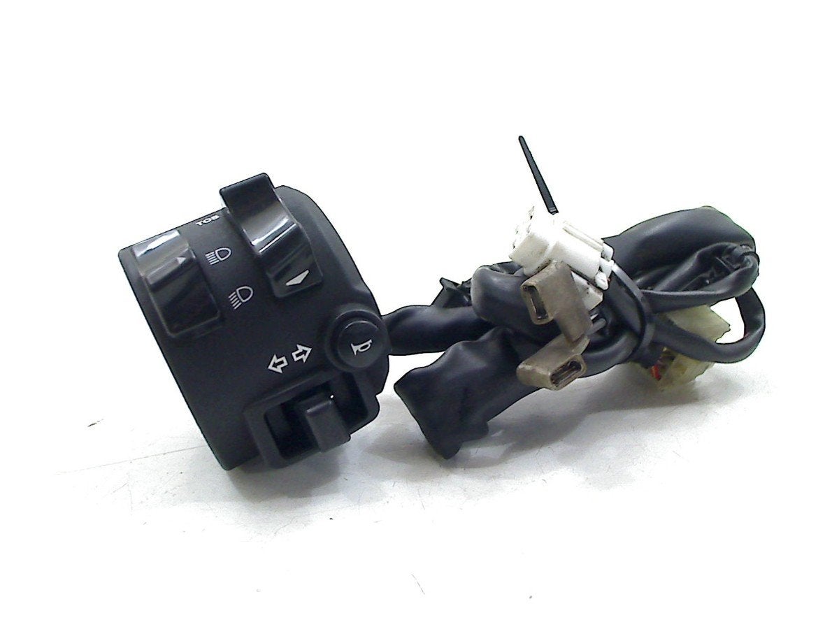 COMMUTATEUR GAUCHE Yamaha XSR 900 2016-2019 (RN431 B90), Dhr. S. di Majo, Utilisé, Info@cama-motorparts.nl, P.J. Troelstraweg 8 8
3144 CX  MAASSLUIS, NL