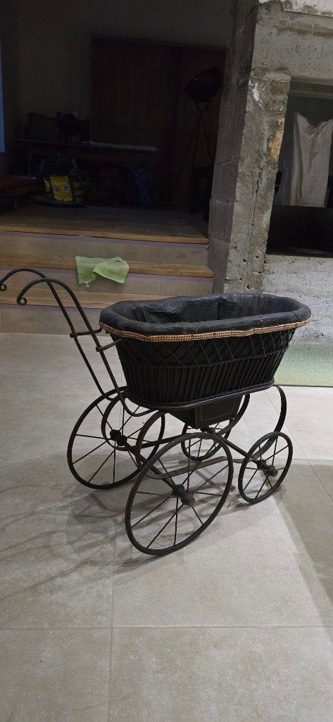 Poppenwagen, Ophalen