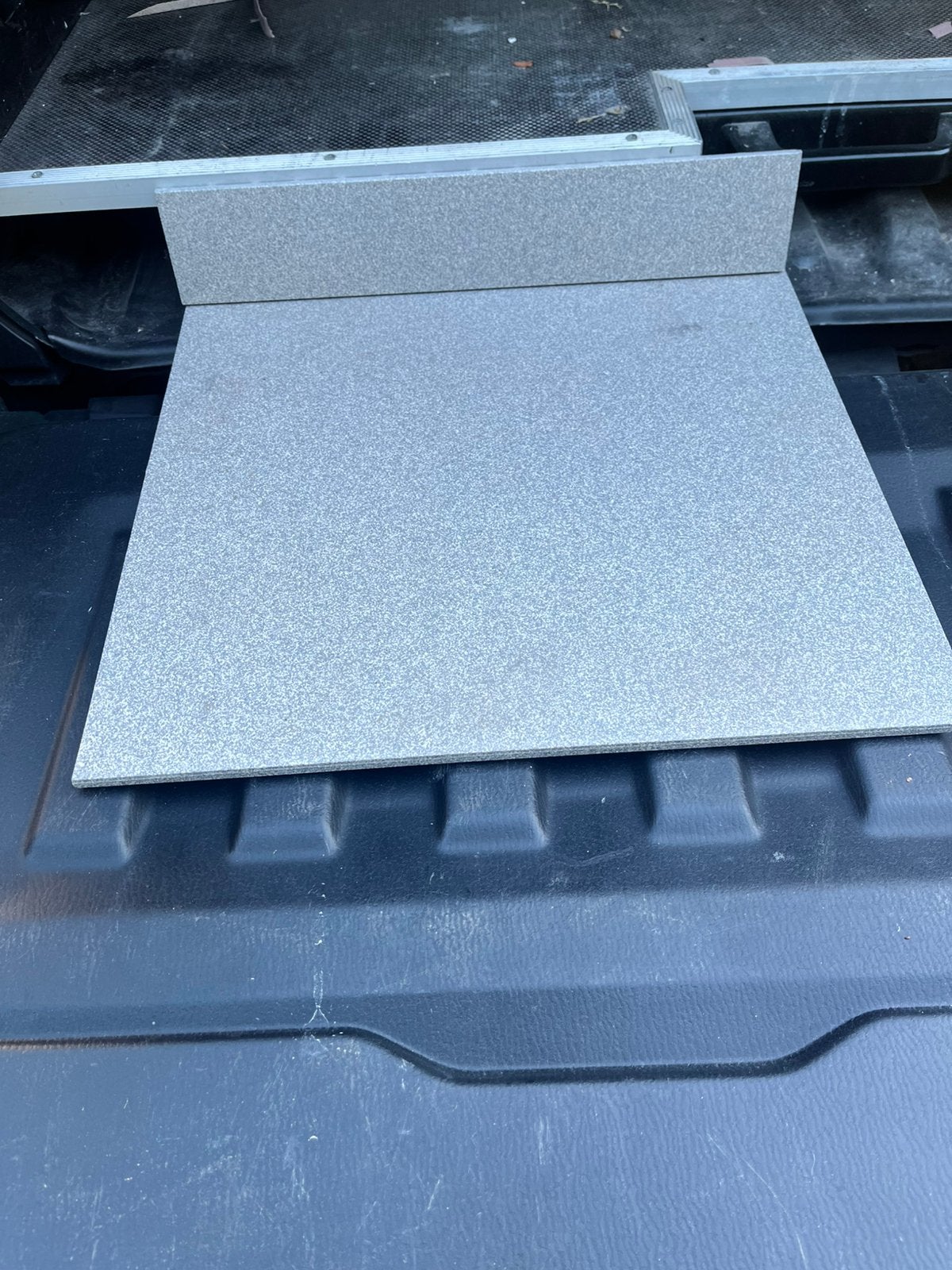 Ceramische tegels 40/40 muisgrijs 8mm dikte + plinten, Ophalen, Zo goed als nieuw