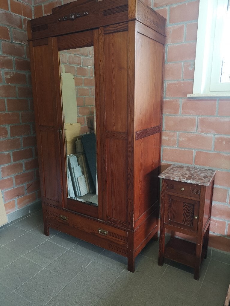 Antieke slaapkamer in Petch pine., Enlèvement