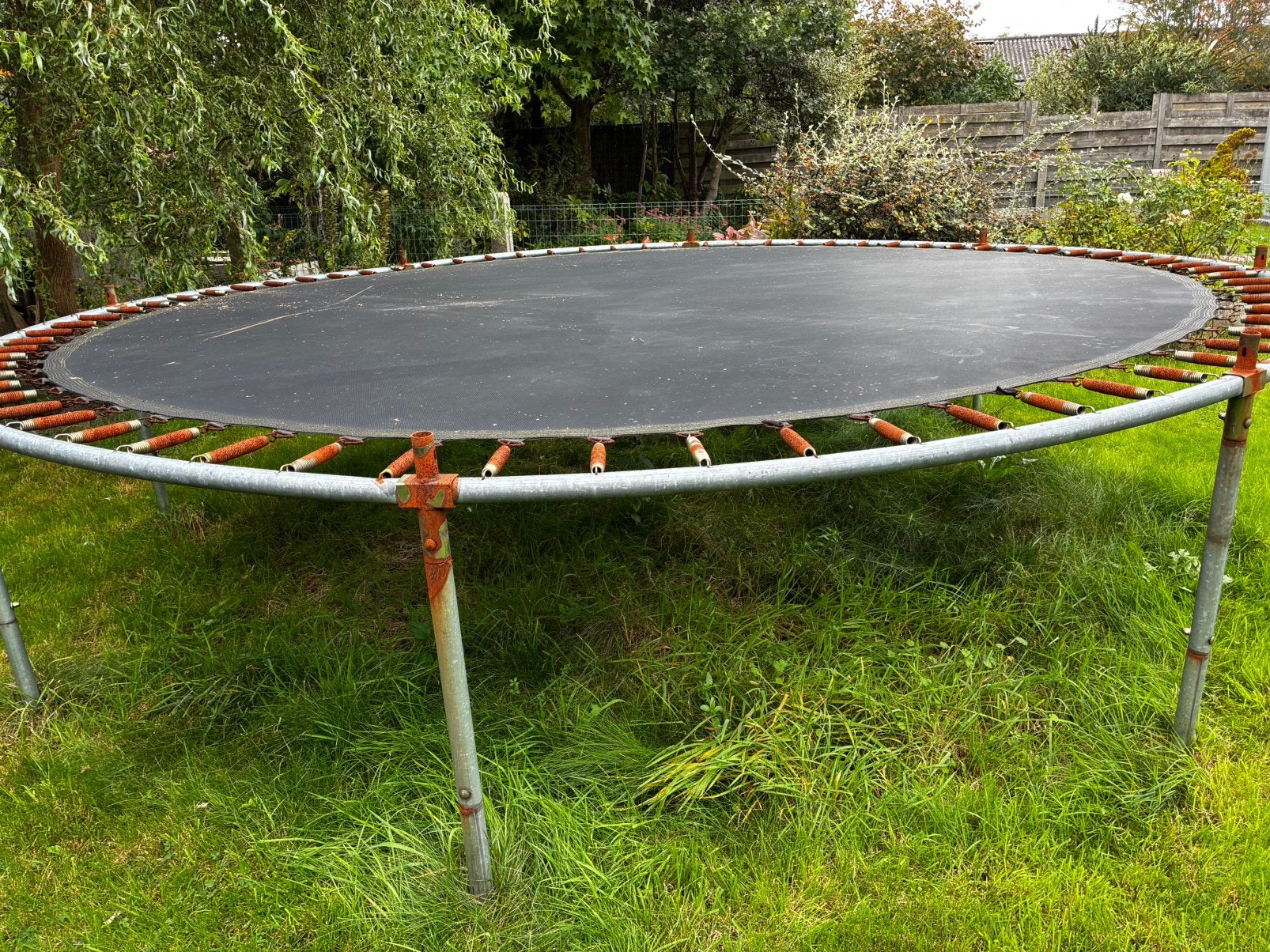 Grote trampoline (zonder net), Ophalen, Gebruikt