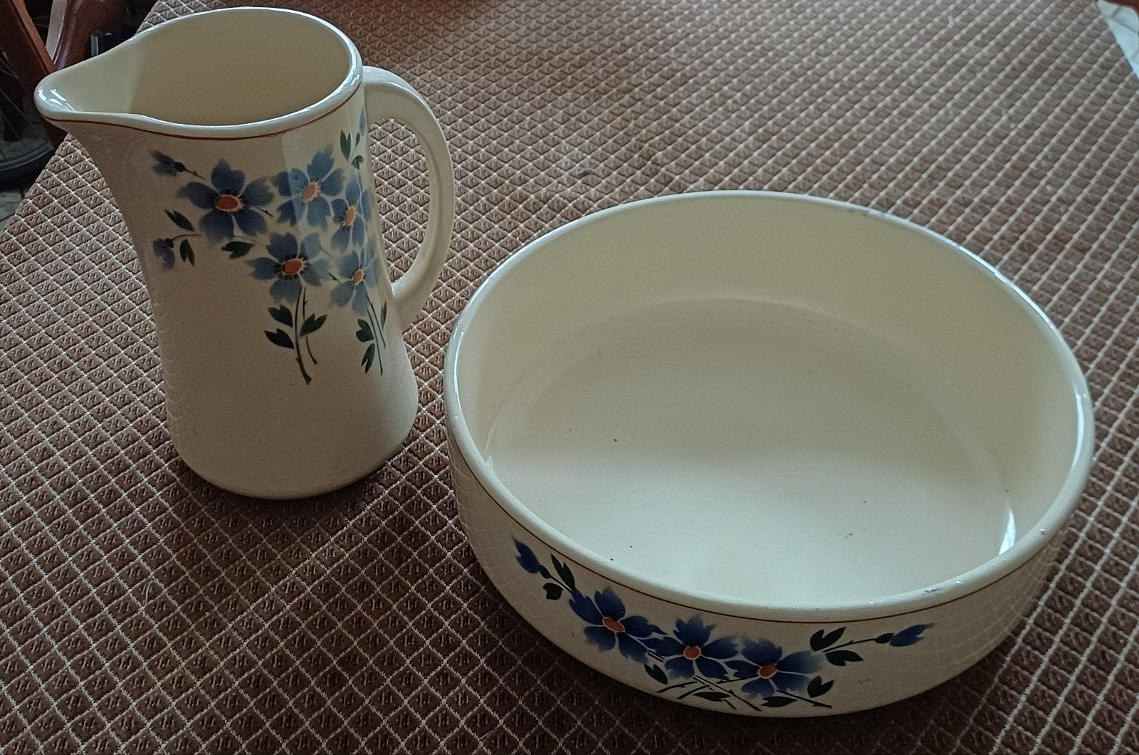Ensemble de toilette modèle Suzette, Enlèvement