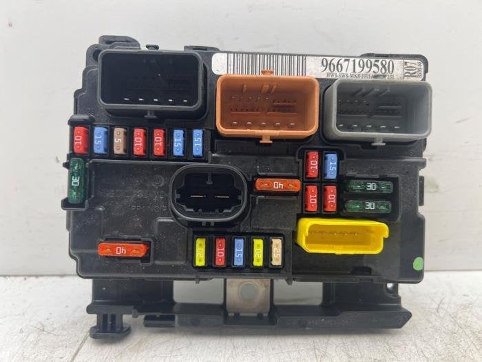 Boîte à fusibles d'un Peugeot 207, -, 3 mois de garantie, Utilisé, -