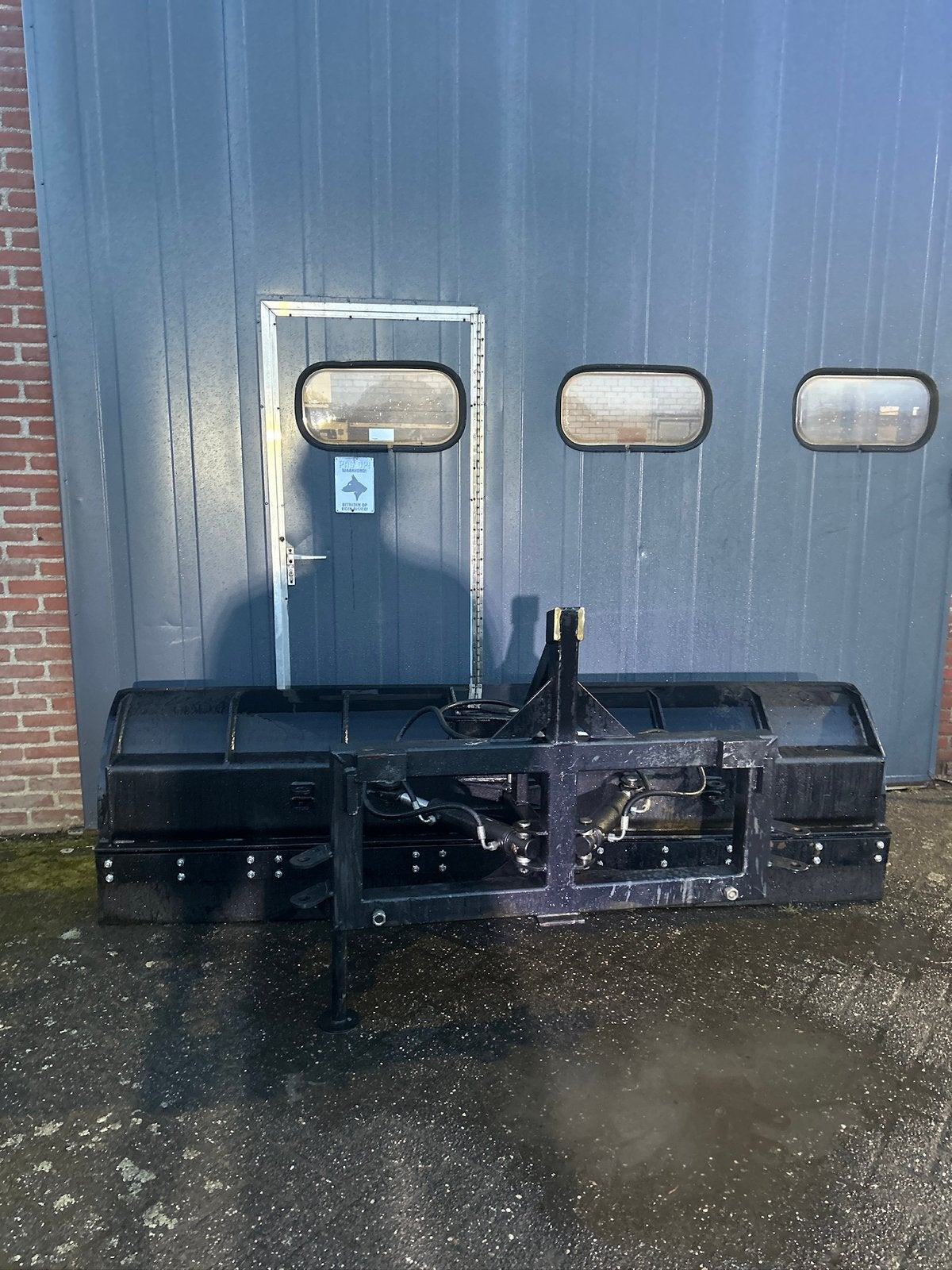 Hydraulische sneeuwschuiver, Ophalen