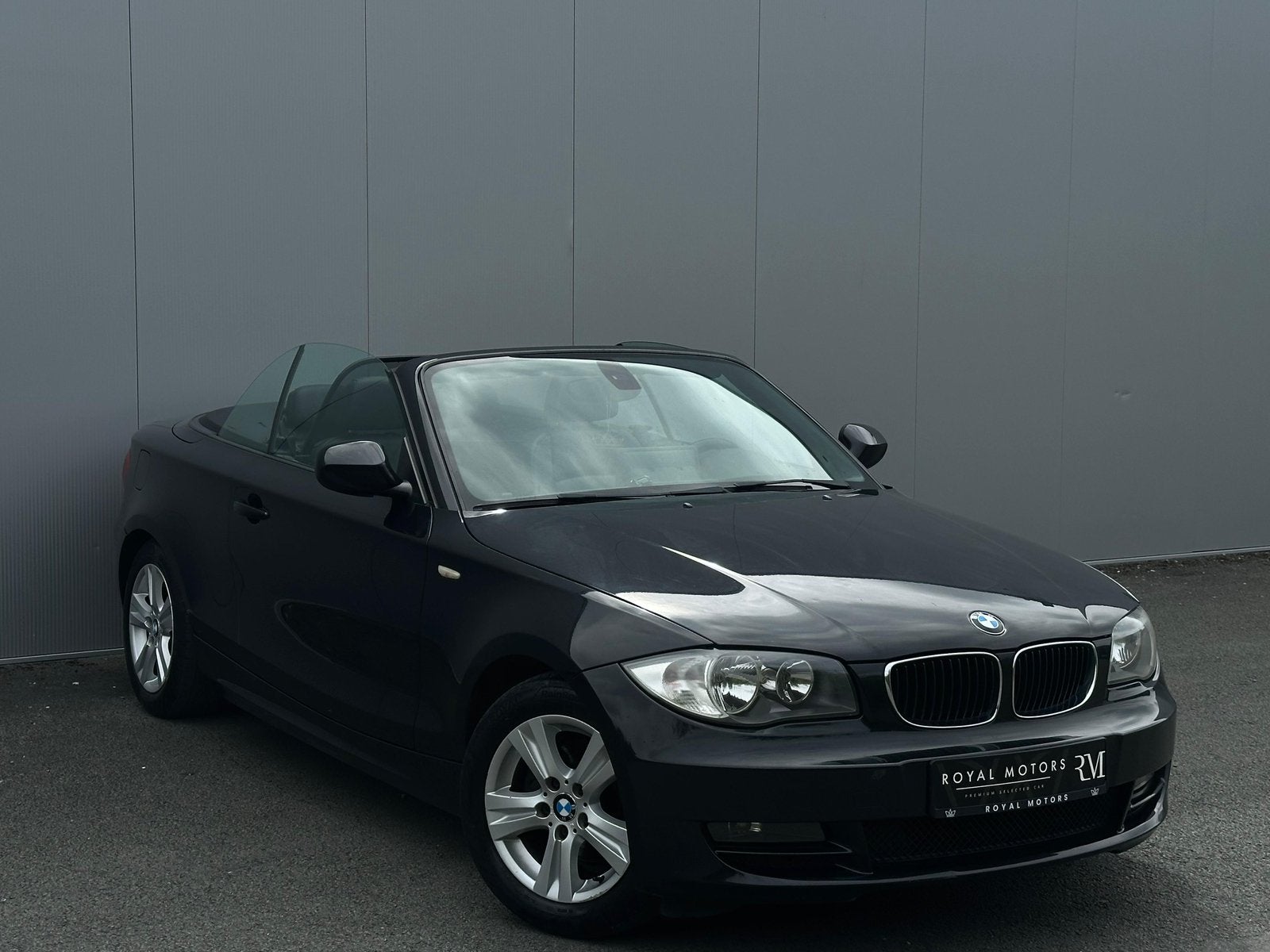 BMW 118D - Cabriolet Diesel 260.000 km Export/dealer, Auto's, BMW, 100 kW, 1995 cc, Zwart, Cabriolet