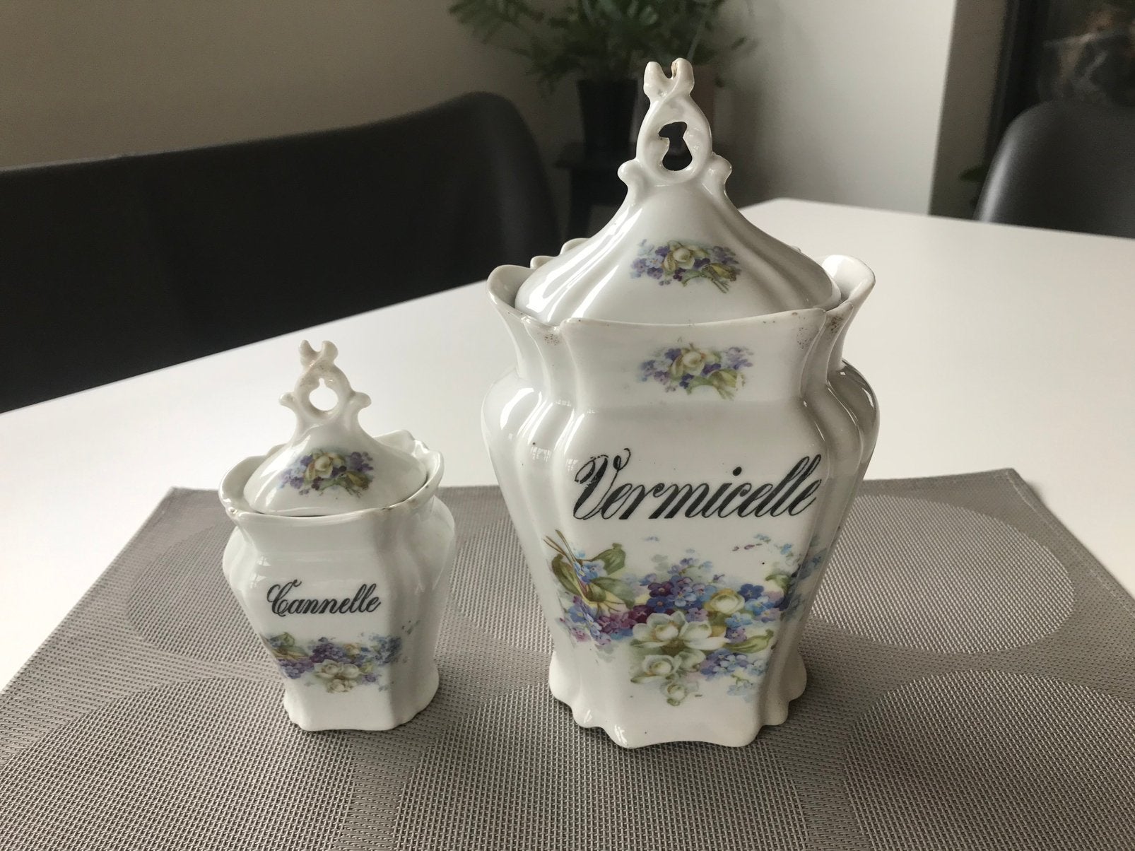 Ensemble de pots à épices anciens, Enlèvement