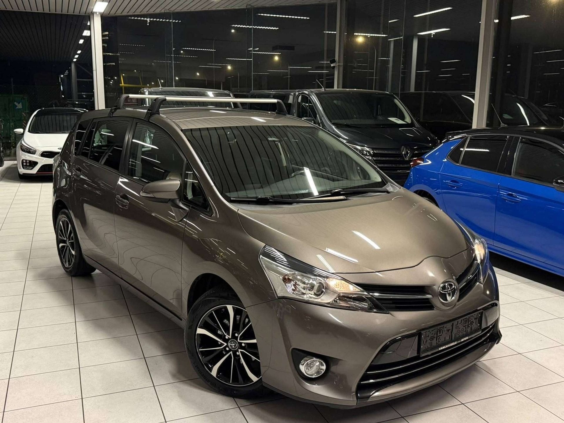 Toyota Verso 50th Automatique 1.8i Essence 107kW Euro 6b, Autos, Ordinateur de bord, Achat, Entreprise, 5 portes