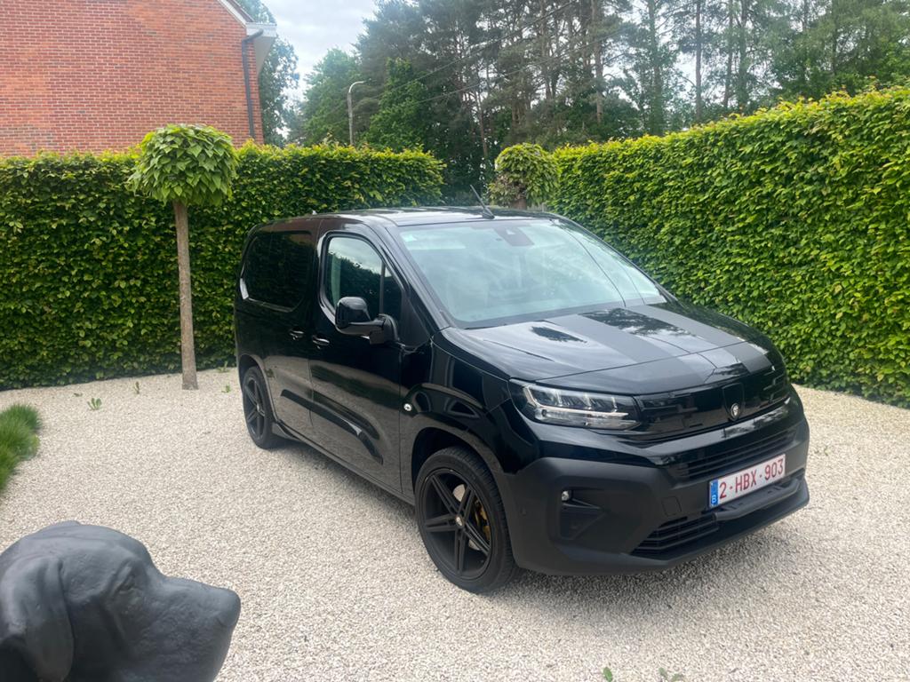 Peugeot partner diesel 130pk automaat lichte vracht  2025, Auto's, Bestelwagens en Lichte vracht, Automaat, Zwart, Particulier