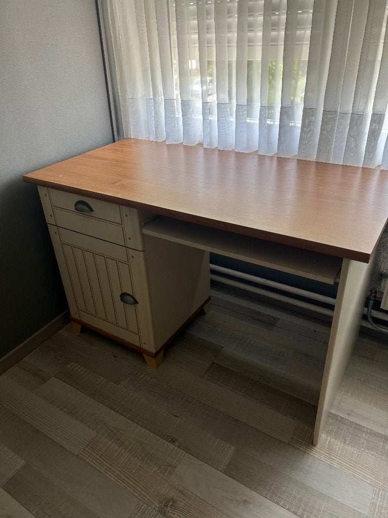 Bureau, Huis en Inrichting, Bureaus, Gebruikt, Schoolbureau, Overige merken, Beige