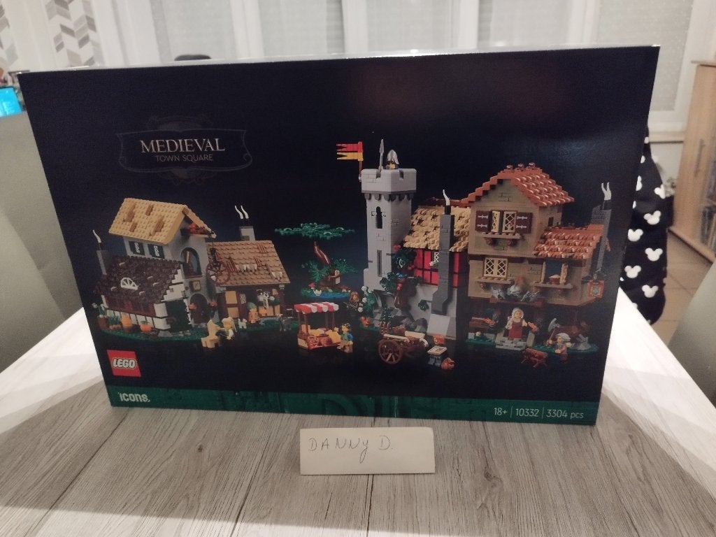 Lego 10332 Medieval Town Square (sealed), Lego, Nieuw, Ophalen of Verzenden, Compleet