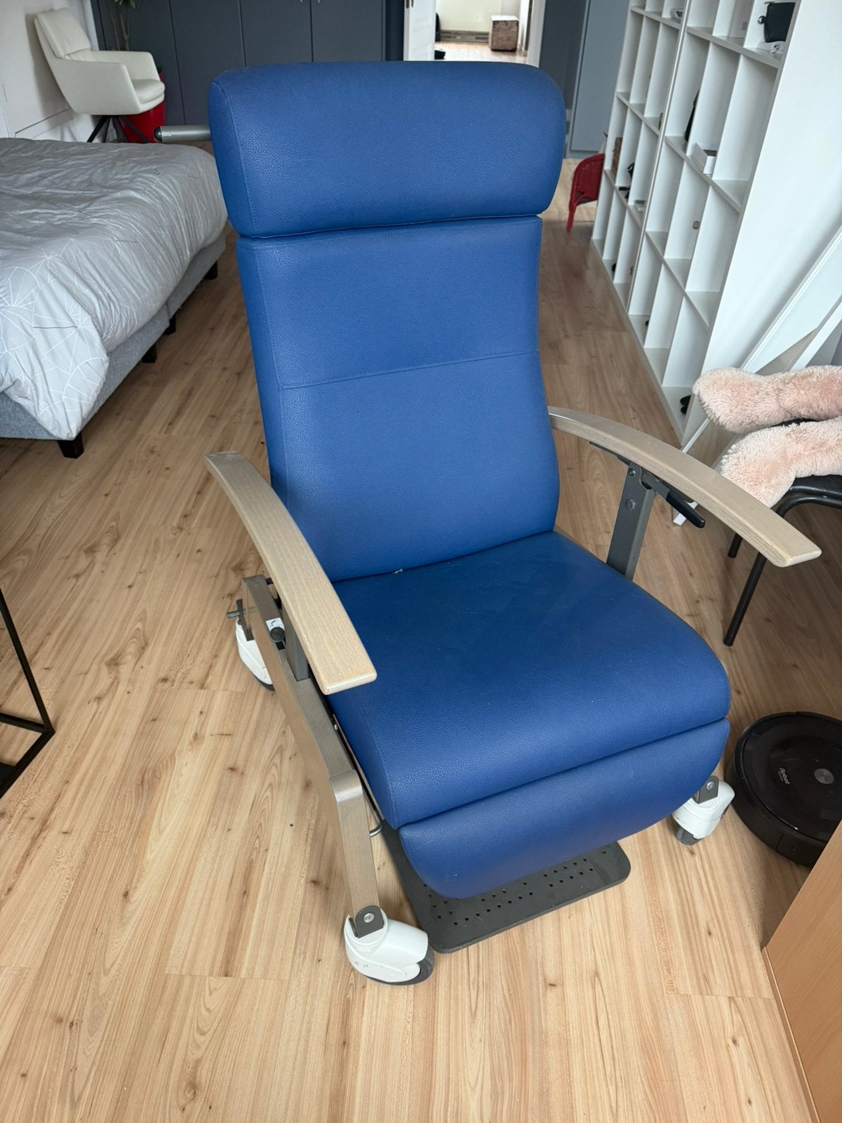 Fauteuil de soins médicalisé inclinable / Moments Furniture, Enlèvement, Comme neuf