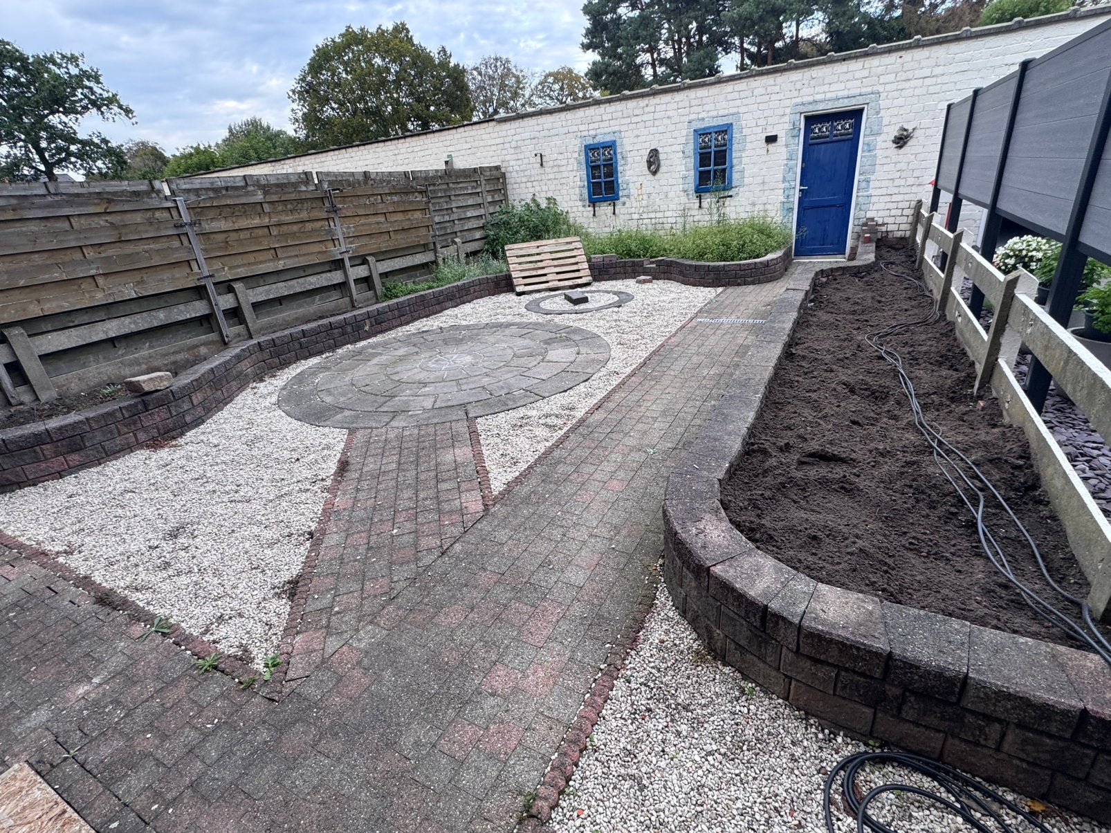 Stenen en kiezels en zwarte grond, Ophalen