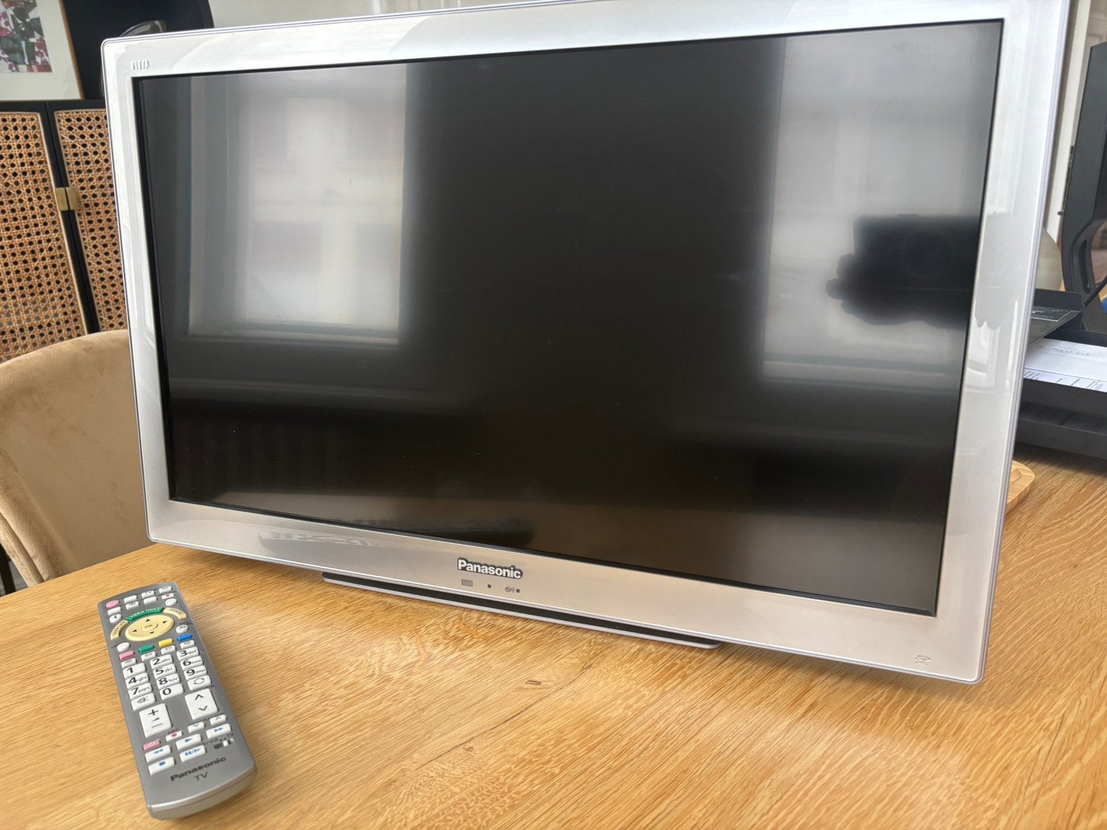 TV Panasonic 24’’ op metalen voet incl. afstandsbediening, Audio, Tv en Foto, Ophalen, LED, Panasonic, 50 Hz