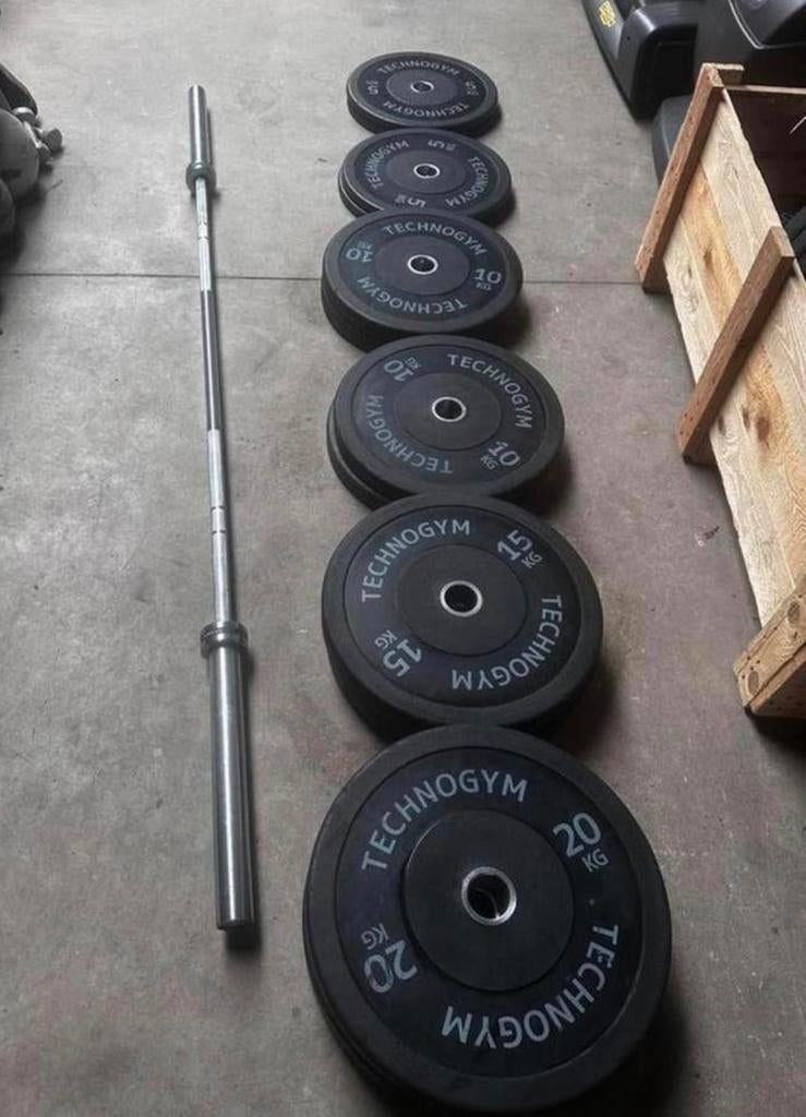 130kg Technogym Bumperplates, Technogym Barbell 220cm, Sport en Fitness, Fitnessmaterialen, Ophalen, Gebruikt, Halterschijven