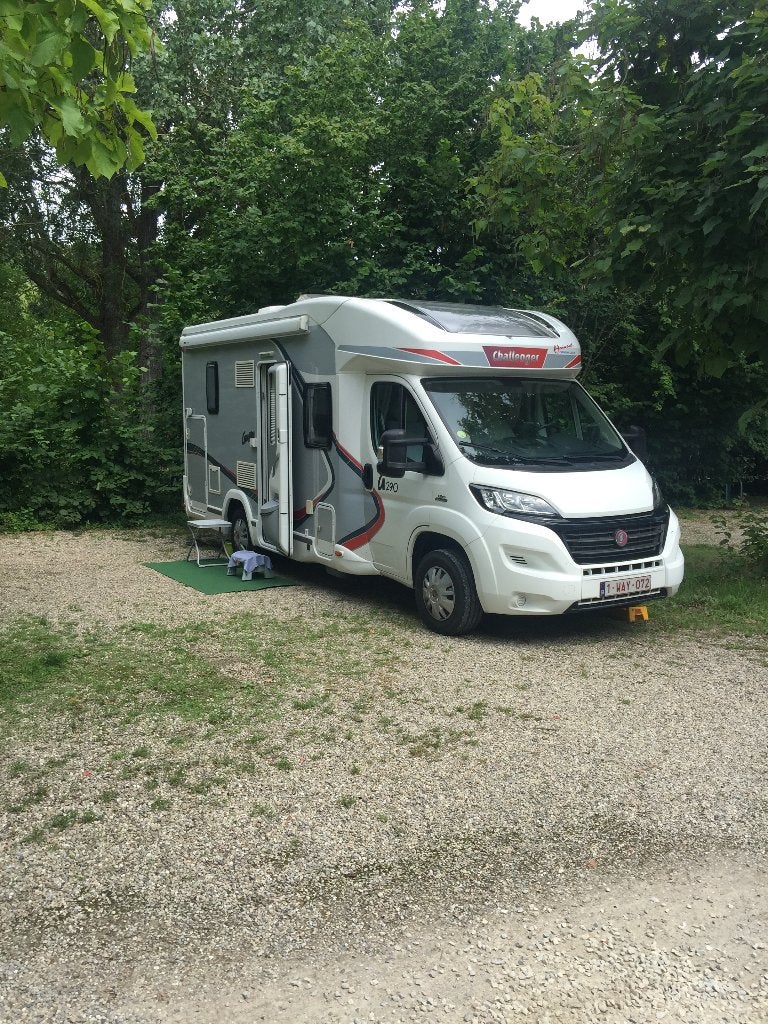 Challenger Graphite 290 — 39.000 km — Geweldige uitrusting, Caravans en Kamperen, Mobilhomes, Particulier, tot en met 4, Half-integraal