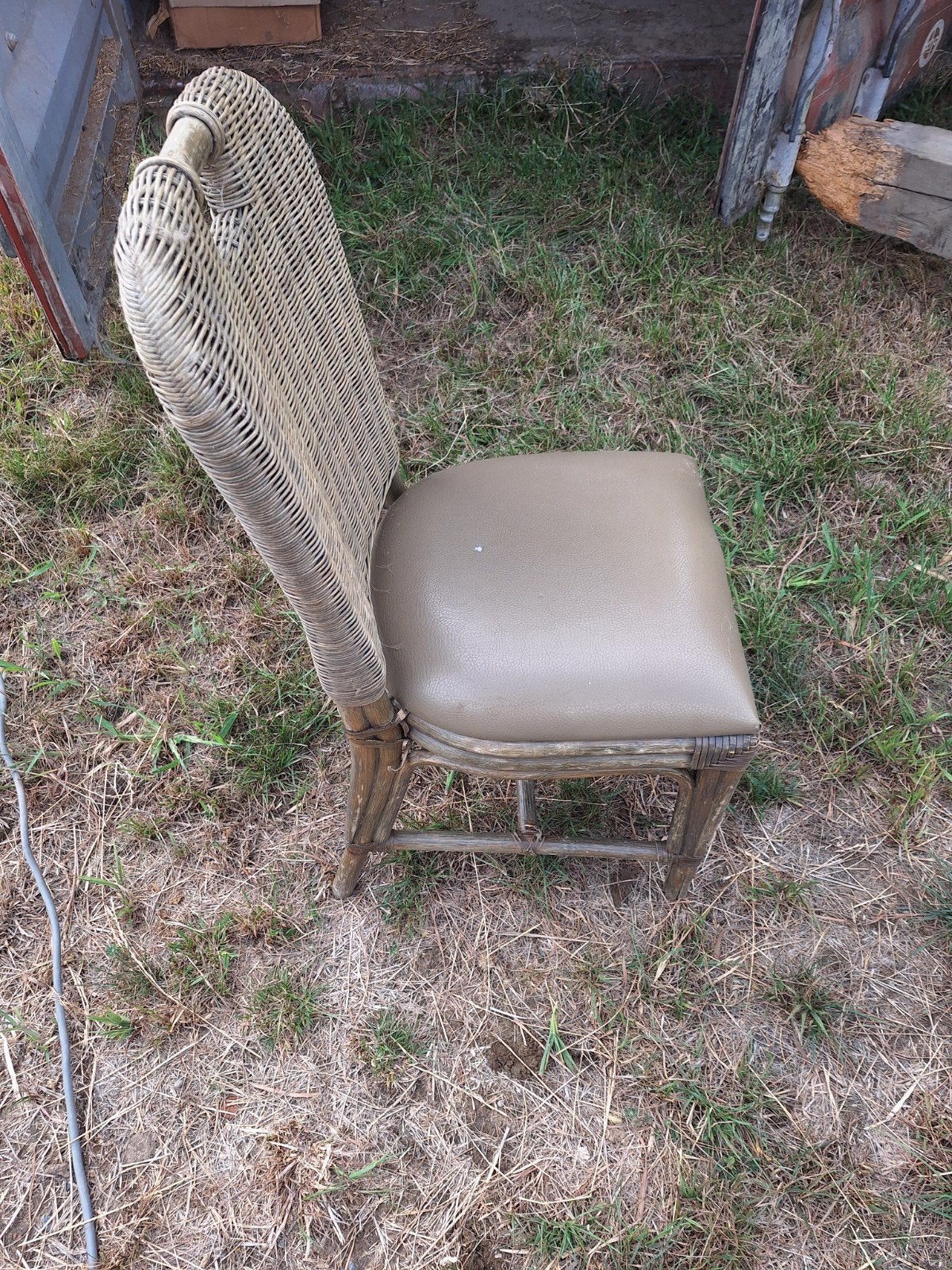 12 stoelen, Ophalen, Gebruikt, Hout
