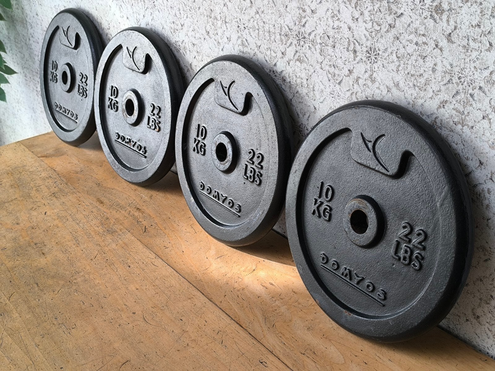 4 x Domyos 10kg halterschijven. 2,8cm., Ophalen, Gebruikt, Benen, Halterschijven