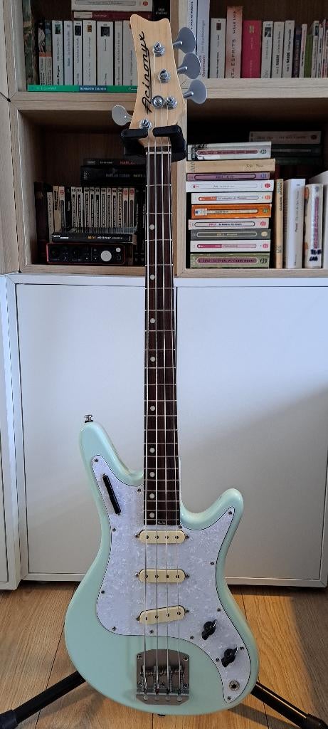 Acinonyx Bass V2 Short Scale zeldzaam, Muziek en Instrumenten, Ophalen, Zo goed als nieuw, Elektrisch