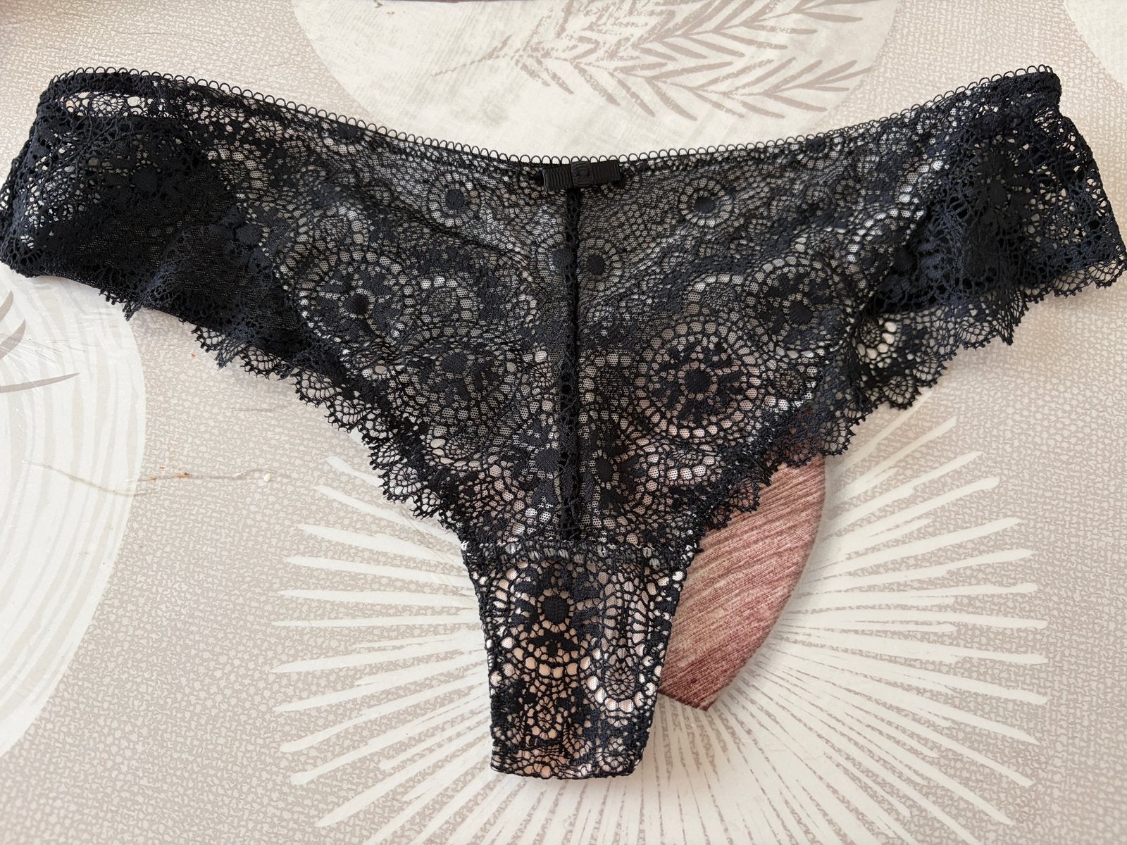 Tanga / Culotte brésilienne noire en dentelle et tulle S/M, Kleding | Dames, Ondergoed en Lingerie, Ophalen of Verzenden, Zwart