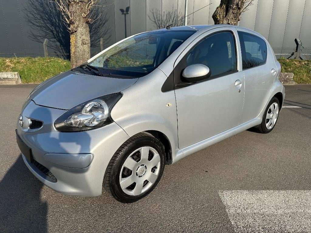 TOYOTA .  . AYGO .  . 60.000 km .  . CAR-PASS . . 1 EIGENAAR, Auto's, Voorwielaandrijving, 4 zetels, Stof, 4 cilinders