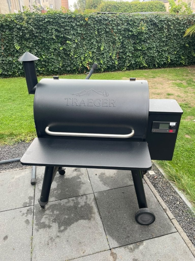 Traeger Pro 780 pelletbarbecue met inklapbaar voorrek – €650, Ophalen, Gebruikt, Traeger