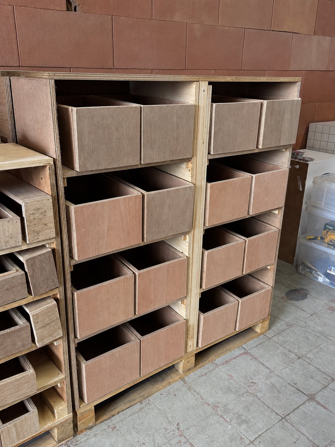 Houten rekken/ opbergsysteem – ideaal voor atelier/ magazijn, Ophalen, Gebruikt