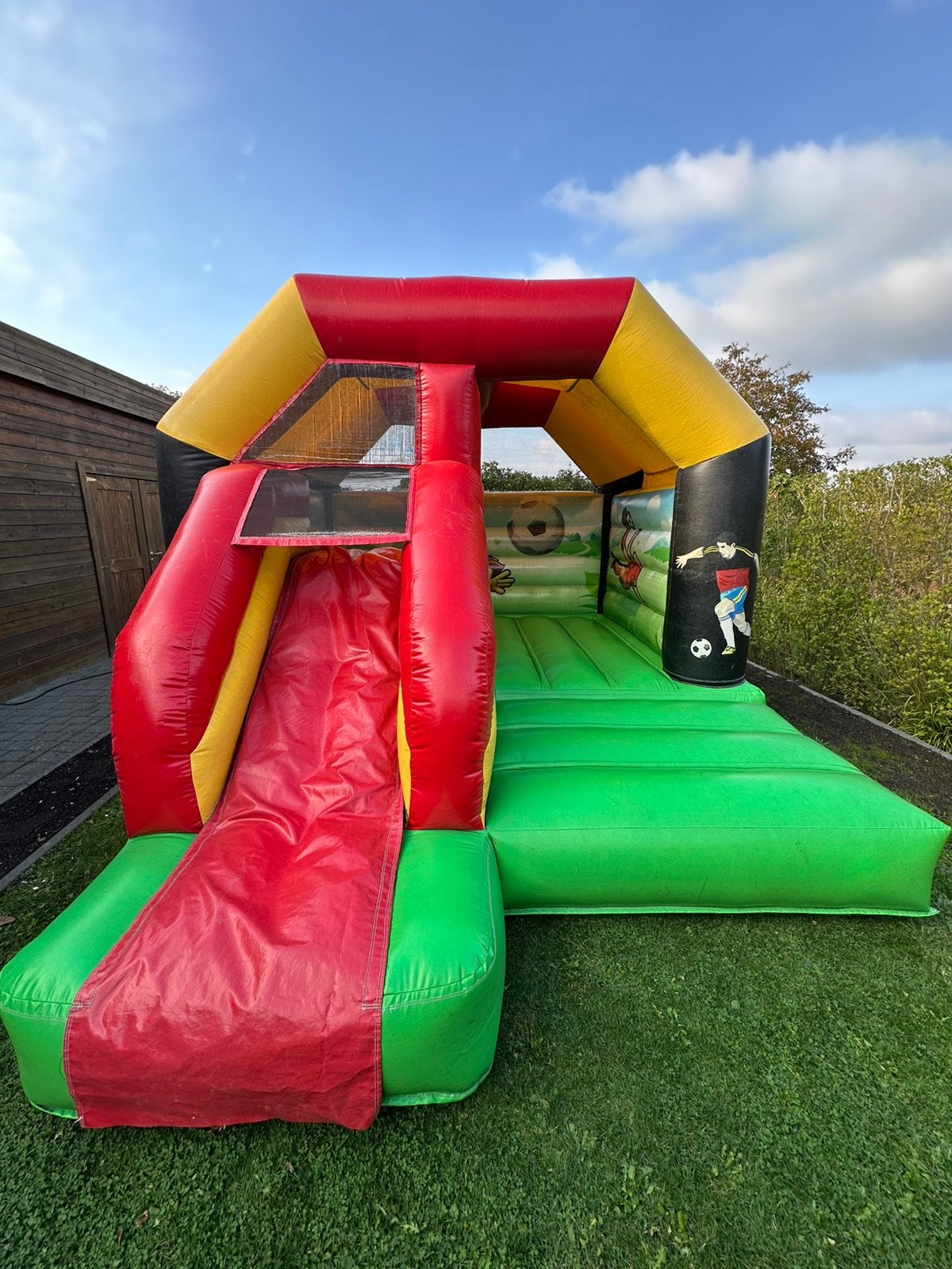 Thema voetbal springkasteel te koop INCLUSIEF MOTOR, Hobby en Vrije tijd, Ophalen, Gebruikt