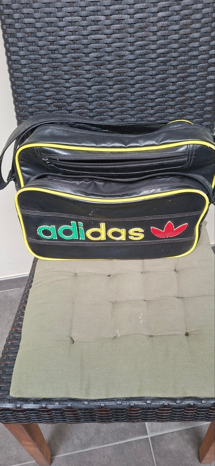 adidas tas zwart geel biesje, Ophalen
