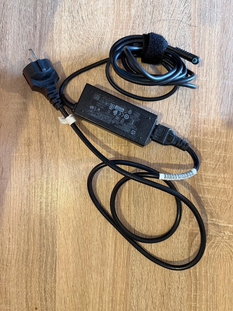 HP IS13252 45W oplader, Computers en Software, Laptop-opladers, Ophalen of Verzenden, Zo goed als nieuw, HP