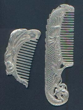 anciens peignes décoratifs en métal, Ophalen