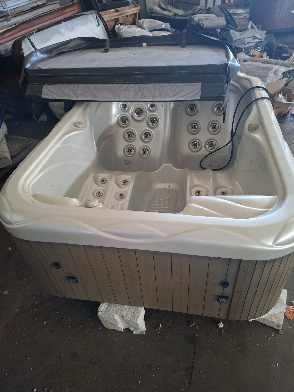 Jacuzzi gratis geleverd. Geplaatst, Jardin & Terrasse, Accessoires de piscine, Enlèvement ou Envoi