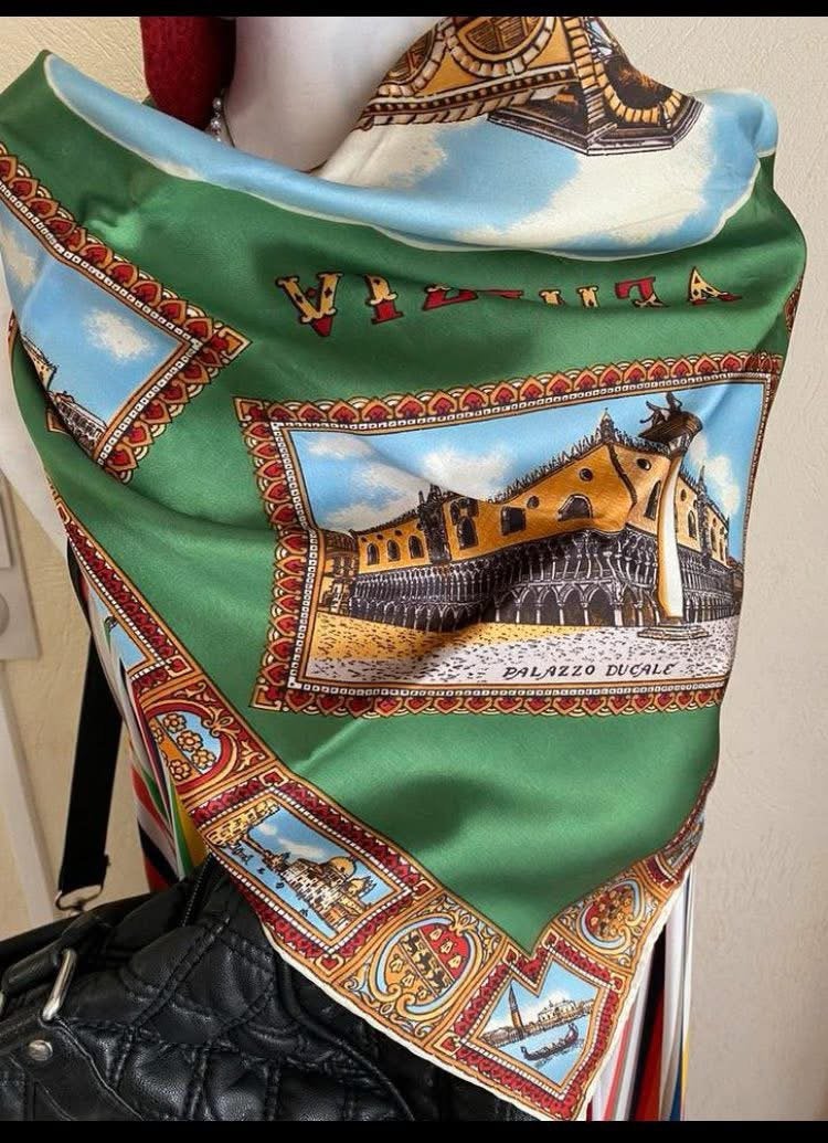 Foulard Venezia Vintage – Pièce authentique, Vêtements | Femmes, Bonnets, Écharpes & Gants, Enlèvement ou Envoi, Comme neuf