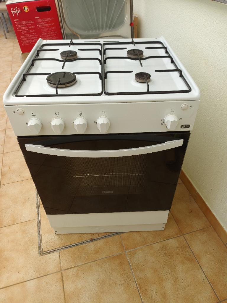 Gasvuur met oven, Elektronische apparatuur, Fornuizen, Ophalen, Gebruikt, 4 kookzones, Gas