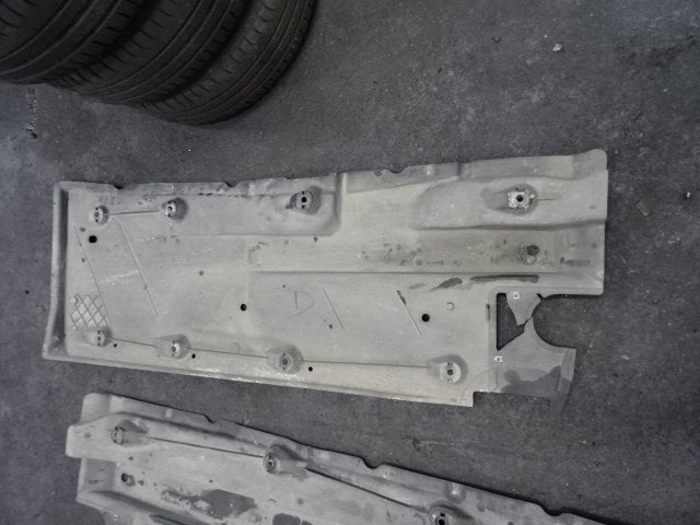 PLAQUE ARRIÈRE AVANT DROIT Volkswagen Golf VI (5K1), Volkswagen, Volkswagen AG, Utilisé, Kundenbetreuung@volkswagen.de