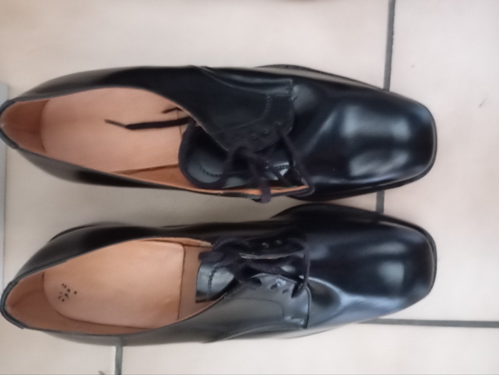 Chaussures hommes, Envoi