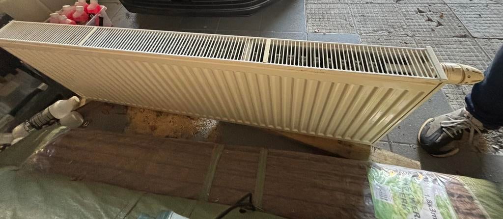 Standaard Paneel radiator 140x50x10cm, 800 watts ou plus, Enlèvement, Utilisé, Radiateur