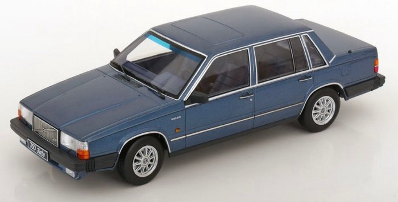 Volvo 760 Limousine bleue 1:18 — Triple 9, Enlèvement, Neuf, Voiture