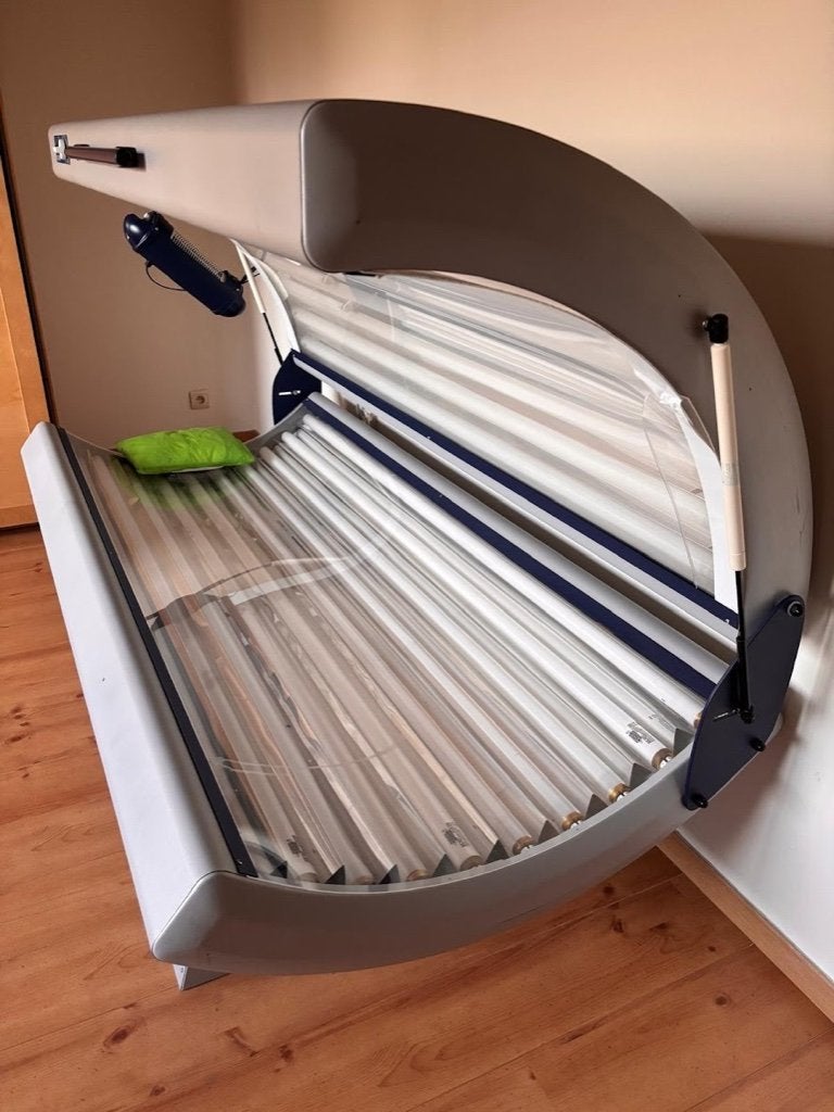 Alpha Sun zonnebank – met gezichtsbruiner en koeling !!, Ophalen, Zo goed als nieuw, Zonnebank dubbelzijdig, 15 lampen of meer