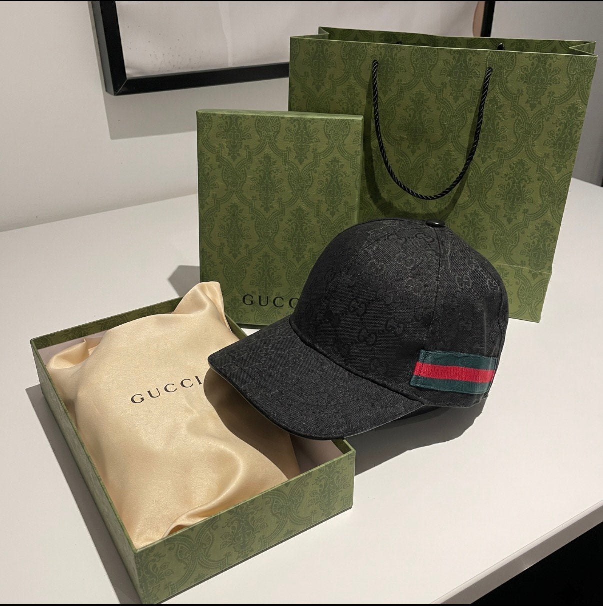 Casquette gucci, Vêtements | Hommes, Envoi, Comme neuf, Casquette