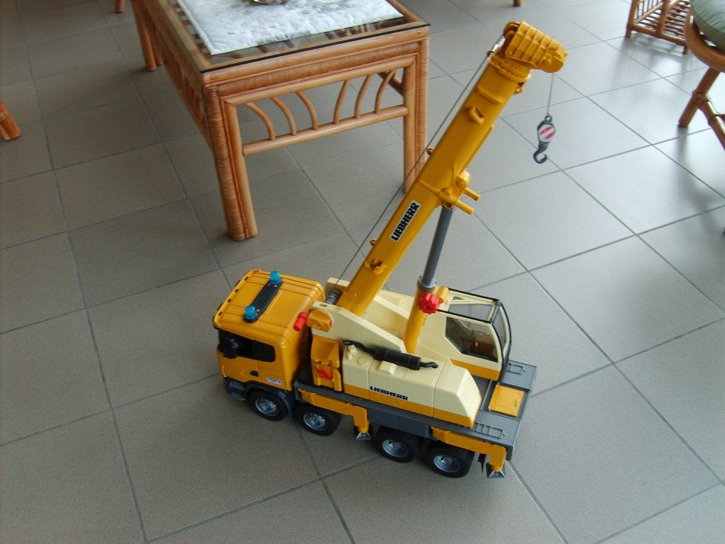 speelgoedkraan liebherr, Ophalen, Zo goed als nieuw