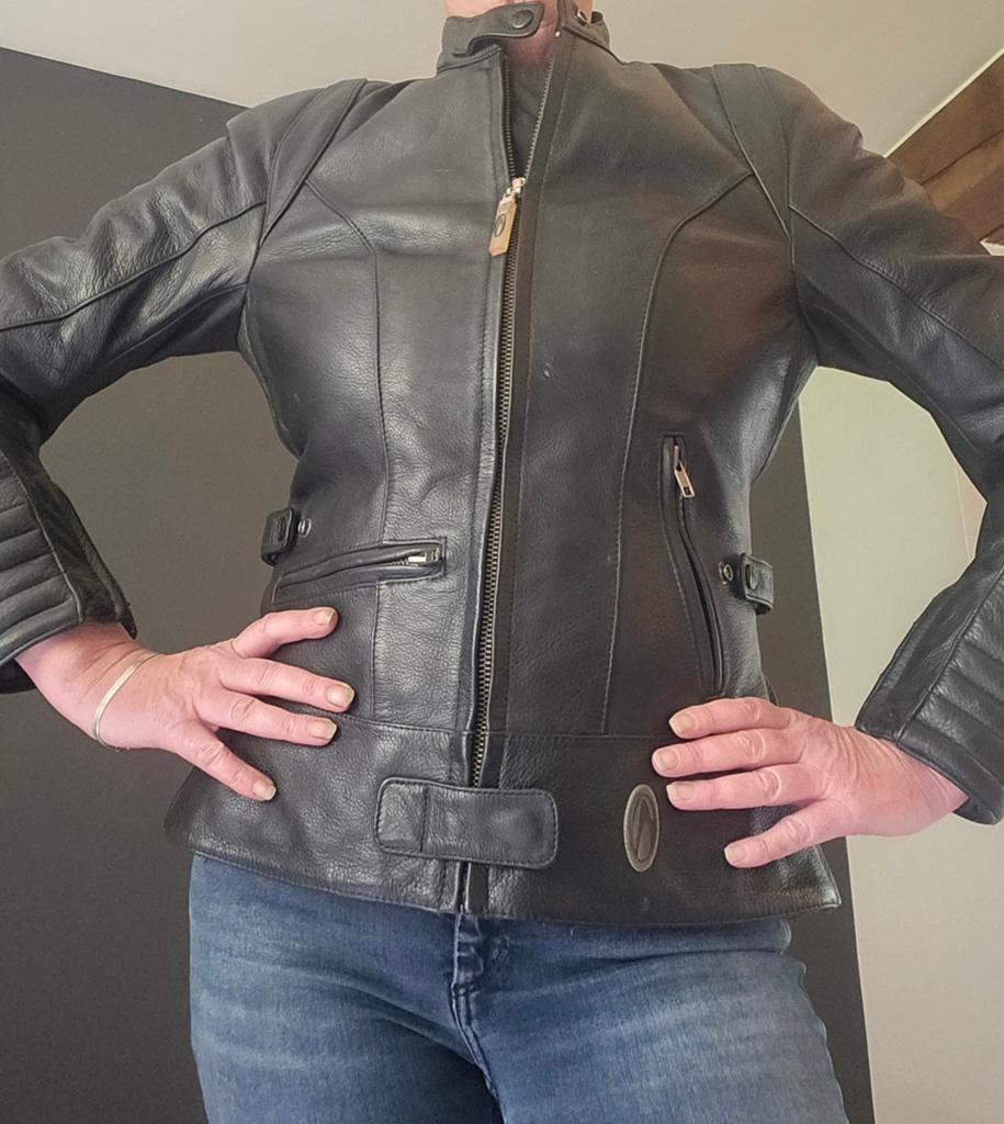 Veste moto femme Richa, Enlèvement