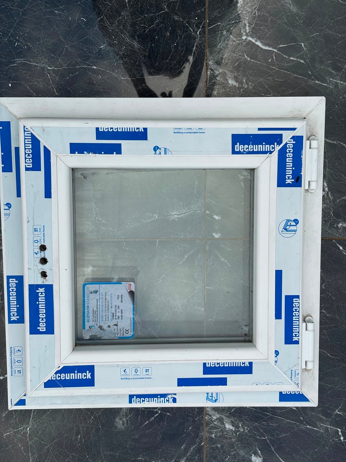 Fenêtre inclinable et pivotante Deceuninck en plastique50x50, Bricolage & Construction, Châssis de fenêtre, Moins de 75 cm, Comme neuf