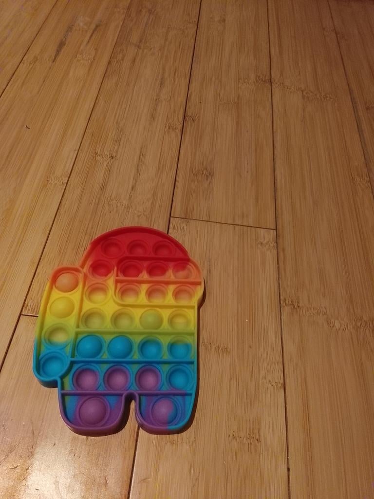 Amongus pop it( regenboog kleuren), Ophalen